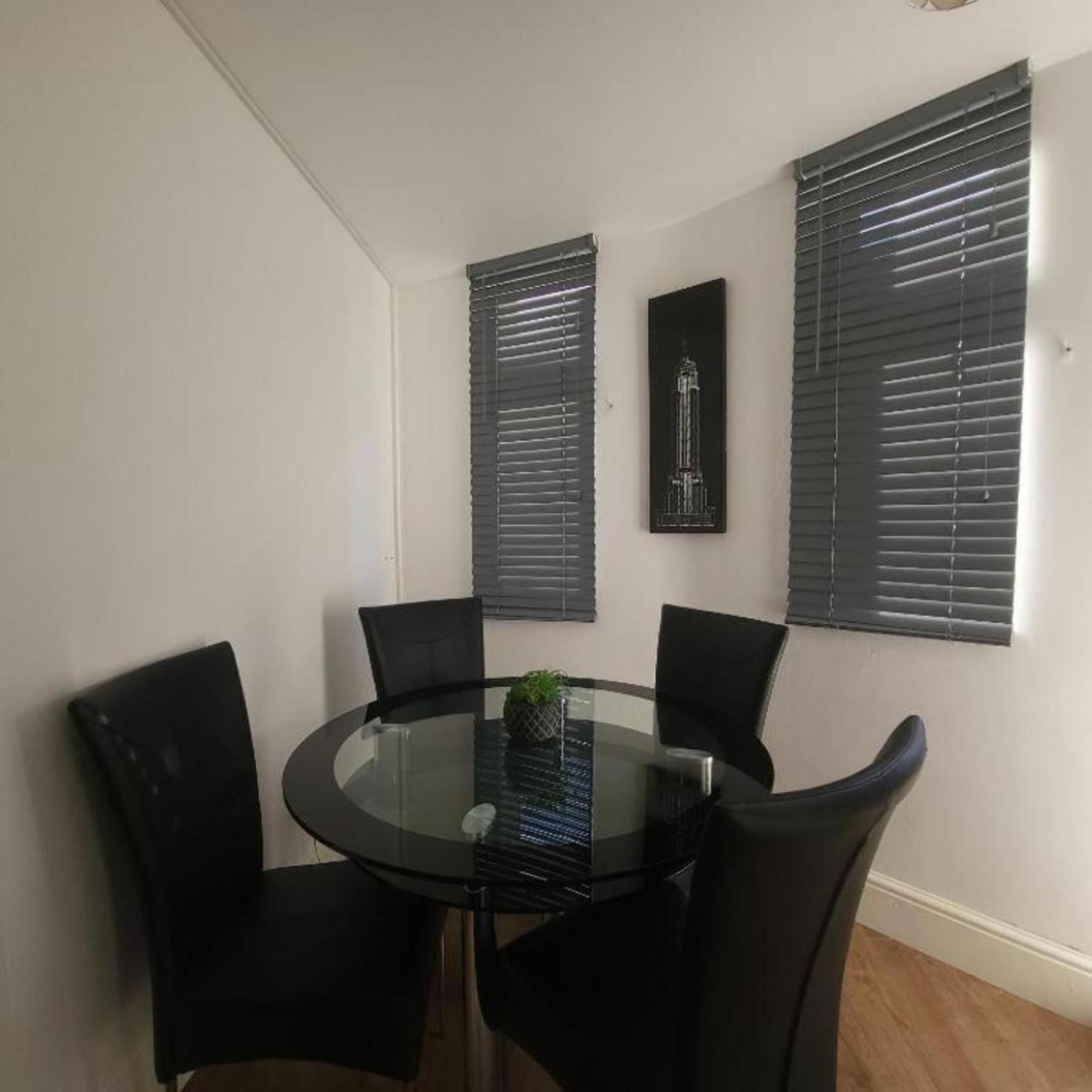 Central Suite, 3 Single Beds Бристоль Экстерьер фото